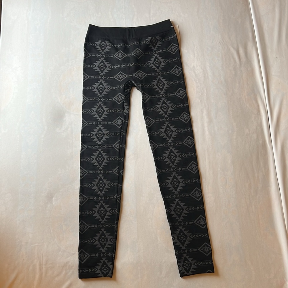 NWT Pink Rose patterned leggings size M